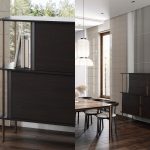 Armoire haute avec deux parties de rangements à porte coulissante invisible. La structure du meuble est en bois de chêne fumé noir et d'acier bronze.